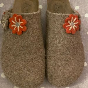 Clogs felt
